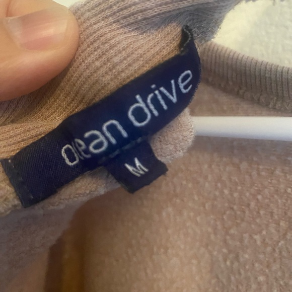 Ocean Drive Women's Beige Open Back Sweatshirt in Size Medium - Picture 5 of 6